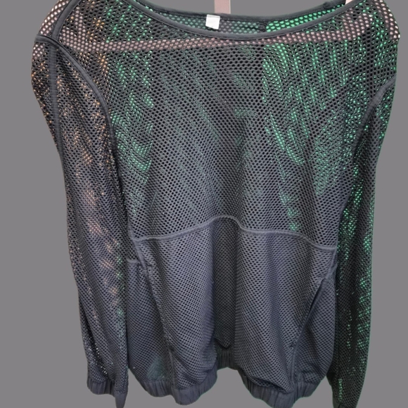Lululemon Mesh On Mesh Pop Over Black - Picture 6 of 9